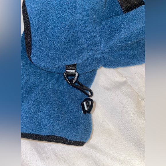 North face fleece gloves with anti slip grip finger tips and palm - Picture 4 of 5